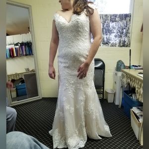 Stella york full lace fit and flare wedding dress